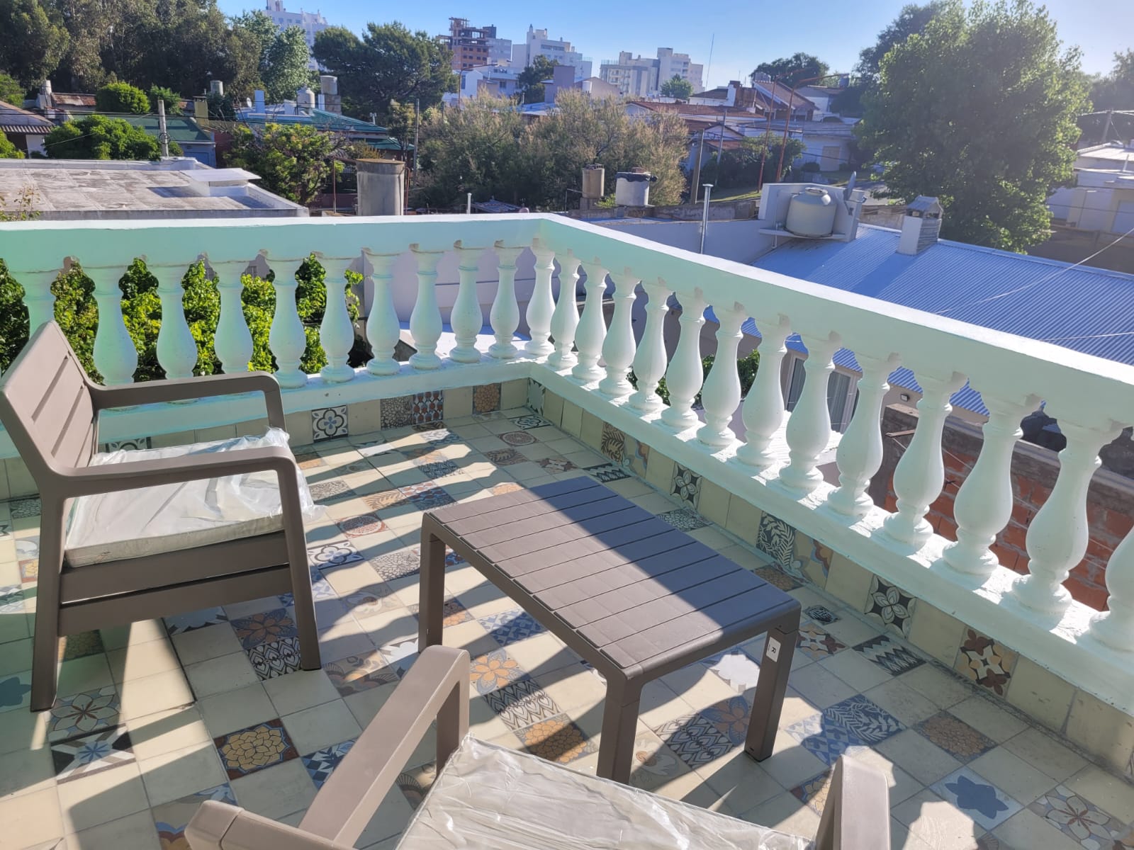 balcon privada con detalles cerca de la playa